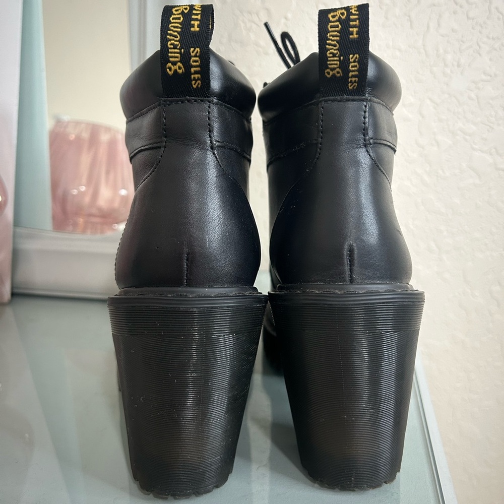 Dr. Martens Averil Women’s Leather Heeled Ankle Boot in Size 7 - Picture 3 of 10